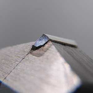 Turning-diamond for high-gloss polished surfaces on non-ferrous metals
